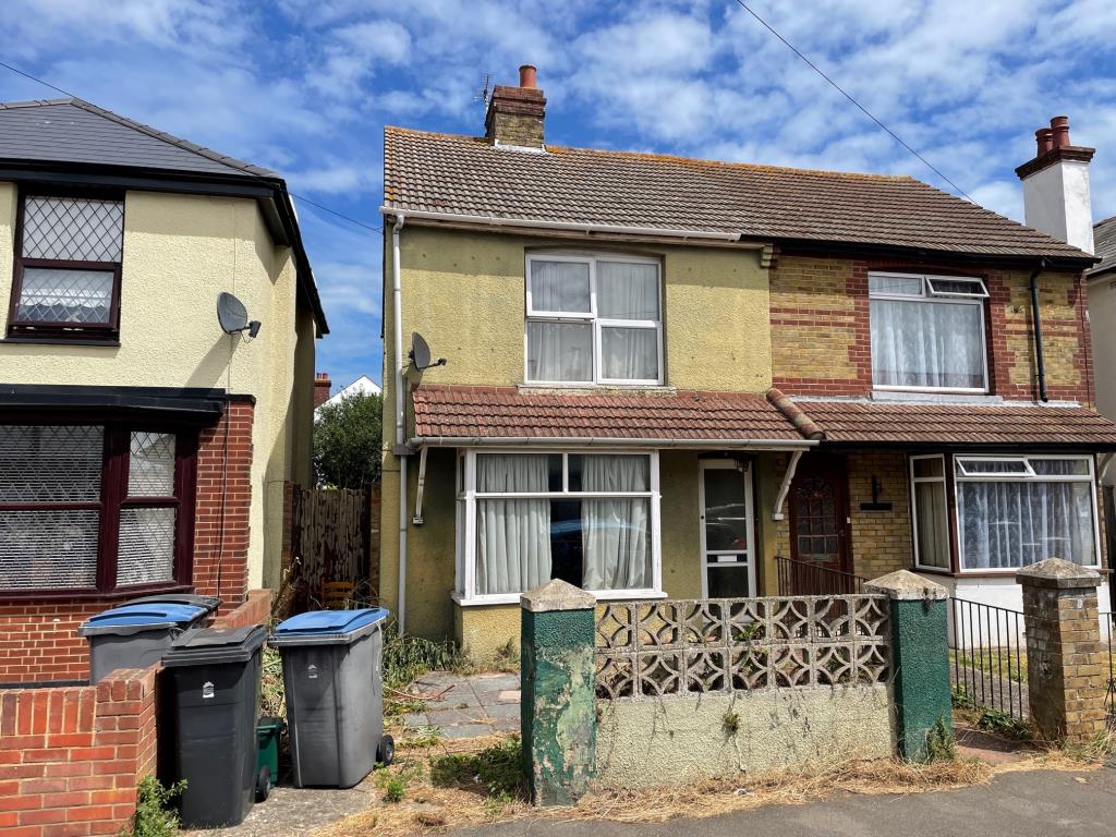 Lot: 74 - THREE-BEDROOM SEMI-DETACHED HOUSE FOR IMPROVEMENT -